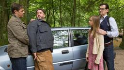 Morden im Norden: Finn (Sven Martinek) und Lars (Ingo Naujoks) führen Herbert Müller (Alexander Hörbe) ab. Seine Tochter Maria (Lieselotte Voß) nehmen sie mit aufs Kommissariat.