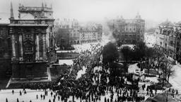Menschenmengen sammeln sich während der Novemberrevolution 1918 in München