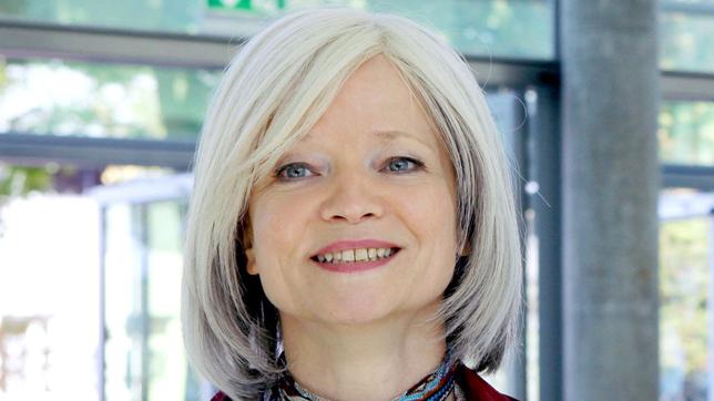 Bild: ARD/ORF/Petro Domenigg Michou Friesz ist Brigitte Mitlehner