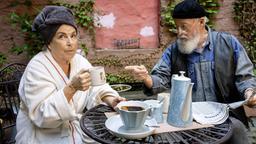 Bielefelder (Bill Mockridge) und Uta (Isabel Trimborn) beim Frühstückskaffe.