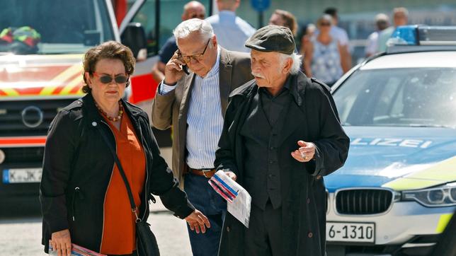 Bild: ARD/Kai Schulz Gleich bei ihrem ersten gemeinsamen Fall fliegen die Fetzen: Günter Hoffmann (Peter Lerchbaumer) und Edwin Bremer (Tilo Prückner) müssen sich mit der neuen Kollegin Hannah Gereg (Swetlana Schönfeld) zusammenraufen.