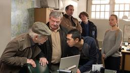 Rentnercops: Edwin (Tilo Prückner), Günter (Wolfgang Winkler) und Hui Ko (Aaron Le) diskutieren.