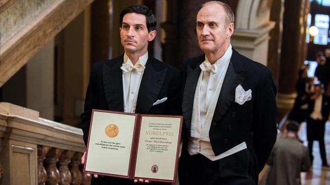 Werner Heisenberg (Christoph Bach) als frischgebackener Nobelpreisgewinner an der Seite von Freund und Mentor Niels Bohr (Søren Pilmark).