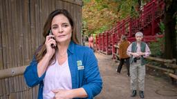 Die Tage im Zoo fordern Susanne Mertens (Elisabeth Lanz) aufs Ganze. Manchmal über ihre Kräfte hinaus. Das führt zu einem Missverständnis mit ihren Studierenden (mit Antonia Breidenbach).
