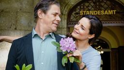 Susanne Mertens (Elisabeth Lanz) und ihr langjähriger Lebensgefährte Christoph Lentz (Sven Martinek) haben endlich geheiratet.