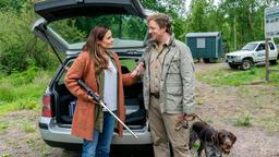 Susanne Mertens (Elisabeth Lanz) unterstützt als mobile Tierärztin: Noah Junker (Jesse Albert) leitet ein Naturschutzreservat und tappt im Dunkeln, als plötzlich mehrere Wasserbüffel verenden. Susanne möchte eines der Tiere narkotisieren und hofft herauszufinden, was den Tieren fehlt.