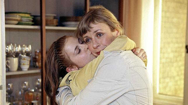 Türkisch für Anfänger: Lena küsst ihre Mutter Doris.