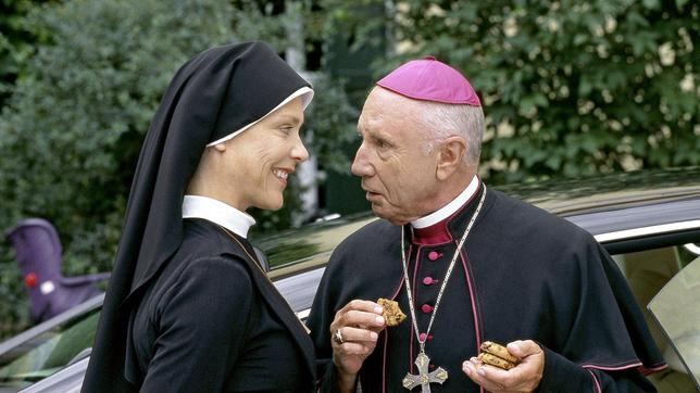 Bild: MDR/Barbara Bauriedl Um Himmels Willen: Schwester Hanna (Janina Hartwig) und Bischof Rossbauer (Horst Sachtleben)
