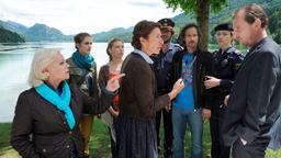 Maria, Pippa, Sabine und Julie mit Toni, Franzi, Herta Siegwald und Köhlmeier