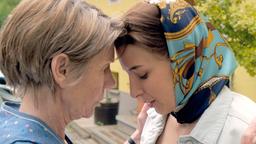 Vorstadtweiber: Caroline (Martina Ebm) besucht ihre Mutter Marianne (Erika Deutinger) auf dem Bauernhof.