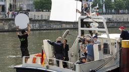 Achtung Aufnahme: Am Ufer des Berliner Doms kommt WaPo-Boot "Silbermöwe" zum Einsatz.