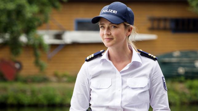 Bild: ARD/Daniela Incoronato Kriminalhauptkommissarin Paula Sprenger (Sarina Radomski).