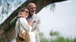 Die OP-Schwester Christine Keppler (Marisa Leonie Bach) hat ein Verhältnis mit dem ehemaligen Schönheitschirurgen Matthias Bruhns (Ralf Beckord).