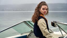 Kellnerin Emma Rau (Emma Preisendanz) wird nach einer Amokfahrt im Boot ihres Vaters, von der WaPo auf dem Bodensee aufgegriffen.