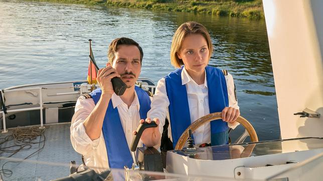 Bild: ARD/Rudolf Wernicke Kommissarin Jana Macourek (Barbara Prakopenka) und Kommissar Moritz Krätschmer (Ferdi Özten) starten zu einem Einsatz.