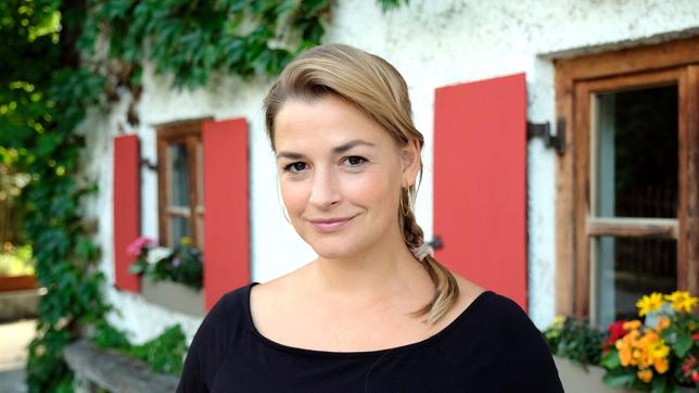 Bild: ARD/Bernd Schuller Ines Lutz spielt Johanna Beissl, die mittlere Tochter von Benedikt Beissl.