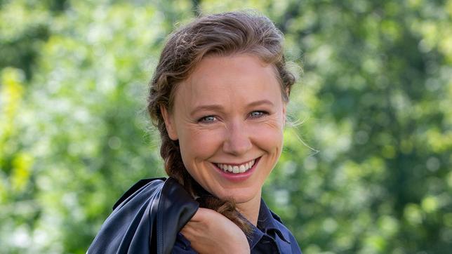 Bild: Lucky Bird Pictures GmbH Katharina Leonore Goebel spielt Polizeimeisterin Sophia Strasser.