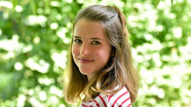 Bild: ARD/Susanne Bernhard Leonie Brill spielt Eva Beissl, die jüngste Tochter von Benedikt Beissl.