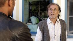 Jerry Paulsen (Peter Marton) befragt den Ersatzvater von Fonsi, Toni Kainz (Martin Walch).