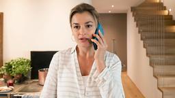 Johanna (Ines Lutz) muss am Telefon den Autounfall von Jerry mitanhören.