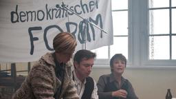 Weissensee: Dunja Hausmann (Katrin Sass) und Sven Fischer (Arnd Klawitter) bei der Gründung der Bürgerrechtsbewegung "Demokratisches Forum".