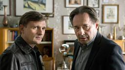 Martin (Florian Lukas) will von seinem Vater Hans (Uwe Kockisch) wissen, wie es zu dem Mord an Liebermann kam.
