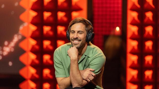 Bild: NDR/Thorsten Jander Max Giesinger beim Kerzenflammen-Duell.
