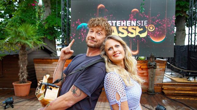 Bild: SWR/Thomas Hilgers Barbara Schöneberger und Samu Haber präsentieren die Höhepunkte der SWR Show