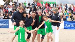 Sturm der Liebe: Erich Altenkopf, Christian Feist, Liza Tzschirner, Florian Stadler, Joachim Lätsch, Sarah Elena Timpe und Melanie Wiegmann beim Beachvolleyball-Starcup 2014