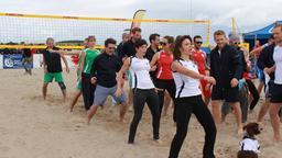 Das Aufwärmen beim Beachvolleyball-Starcup 2014