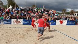 Beachvolleyball-Starcup 2014: Die VL-Stars jubeln mit Henrike Fehrs