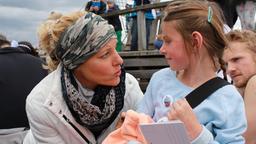 Beachvolleyball-Starcup 2014: Melanie Wiegmann mit einem Fan