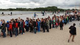 Beachvolleyball-Starcup 2014: Die Schlange bei der Autogrammstunde