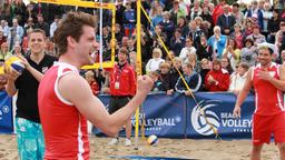 Beachvolleyball-Starcup 2014: "Verbotene Liebe"-Star Sebastian Schlemmer jubelt