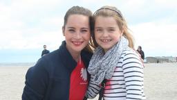 Beachvolleyball-Starcup 2014: Nicole Mieth aus "Verbotene Liebe" und ein Fan 