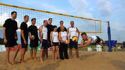 Rote Rosen: Marcus Bluhm, Alexandra M. Horn, Maike Bollow, Joachim Kretzer und Nicklas Osterloh beim Training mit den Bundesligaprofis der SVG Lüneburg.