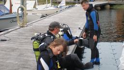 Die Taucher warten auf ihren Einsatz