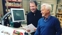 Hermann Toelcke und Gerry Hungbauer beim Buchdruck von "Rote Rosen: Das Buch 2". 