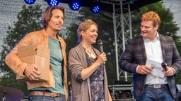 Rote Rosen Fantag 2016 Jelena Mitschke (mitte) und Hakim-Michael Meziani (links) mit Moderator