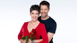 Rote Rosen Kapitel 13 Das Traumpaar der 13. Staffel "Rote Rosen": Sydney Flickenschild (Cheryl Shepard, l.) und Mathis Segert (Mickey Hardt, r.).