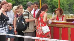 Brigitte Antonius mit Fans am Autogrammstand