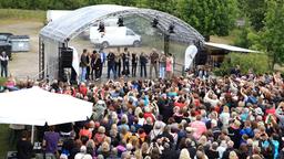 Rote Rosen Fantag: Schauspieler auf der Bühne und Fans