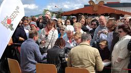 Rote Rosen Fantag: Markus Bluhm, Anja Franke und Joachim Kretzer mit Fans