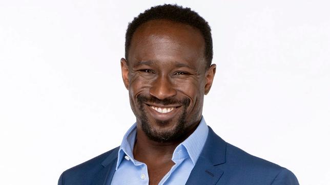 Bild: ARD/Thorsten Jander Jerry Kwarteng ist Dr. Hendrik Althaus.