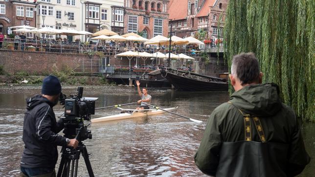 Backstage: Hinter den Kulissen des Vorspann-Drehs der 17. "Rote Rosen"-Staffel