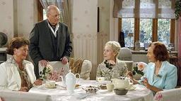 Konrad, Johanna und ihre Bridgedamen