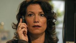 Nina am Telefon