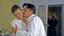 Britta und Dr. Engels und eine Angestellte