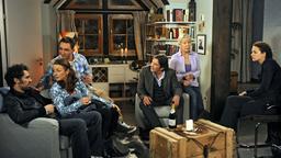 Nicos und Elke mit Freunden und Familie