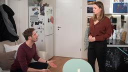 Alex (Philipp Oliver Baumgarten) ist schockiert als er begreift, welches Ausmaß der Betrug hat, in den Judith (Katrin Ingendoh) sich von Gregor hat verwickeln lassen.